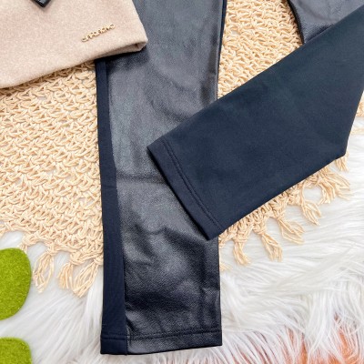 Conj. Colete em Fleece, Blusa Manga Longa Canelada e Legging em Couro Ecológico - Areia e Preto